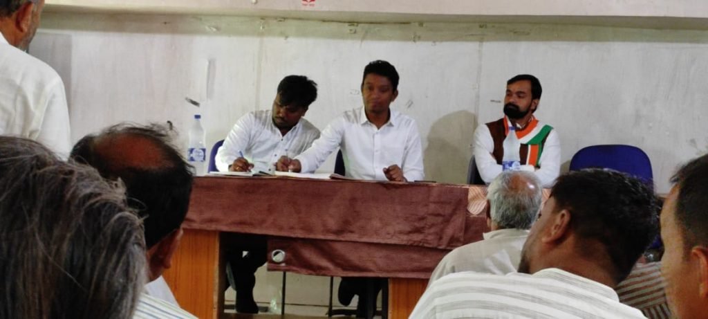 मैनपुर क्षेत्र की समस्याओं को लेकर एसडीएम सी ई ओ ने लिया बैठक