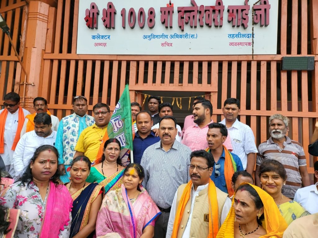 प्रदेश मंत्री बनाये जाने के पश्चात ओजस्वी पहुंची आराध्य देवी माँ दंतेश्वरी के दरबार किये दर्शन, जताया केंद्रीय, प्रदेश एवं जिला संगठन का आभार