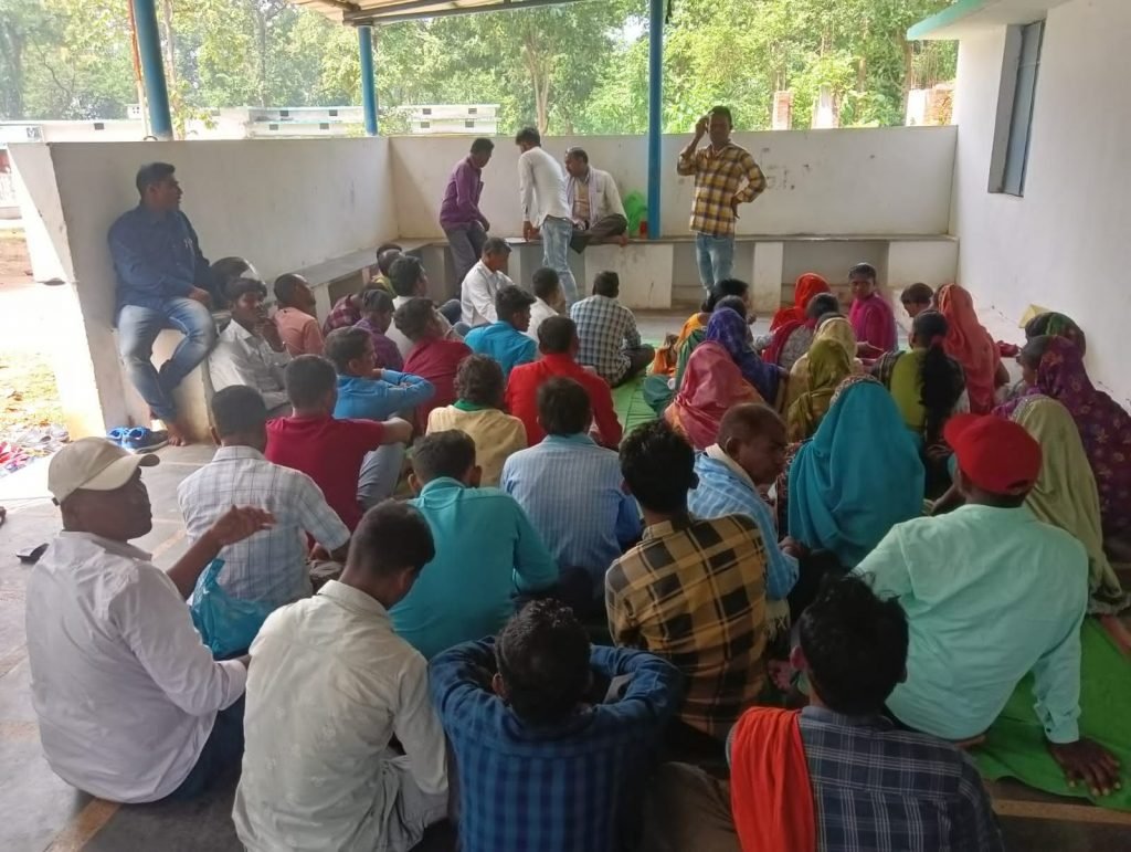 भूतेश्वर नाथ धाम में मनरेगा मेट कल्याण संघ की बैठक हुई