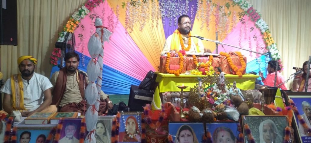 संस्कारवान बालक ही अपने माता पिता का सम्मान कर सकता है- पं त्रिभुवन महराज