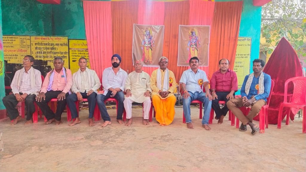 ग्राम धोबनी में रामधुनी प्रतियोगिता में बतौर मुख्य अतिथि पहुंचे जगजीत सिंह भाटिया.पूर्व प्रदेश मंत्री भाजयुमो