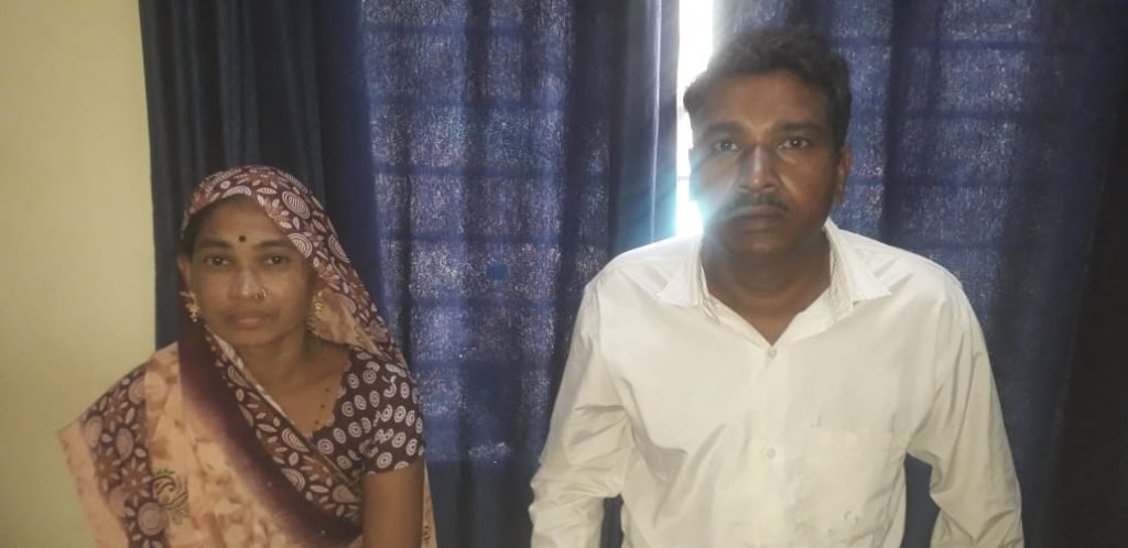 जमीन रजिस्ट्री कराकर फर्जी चेक देकर धोखाधड़ी करने वाले