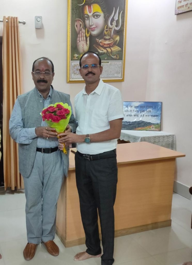 भाजपा छत्तीसगढ़ के नवनिर्वाचित प्रदेश अध्यक्ष अरुण साव से मिले भाजपा युवा नेता दिनेश राजपूत। विजयादशमी की दी गई बधाई।