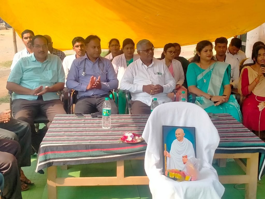 कसडोल बीएमओ डॉ अंजान सिंह के नेतृत्व में राष्ट्र पिता महात्मा गांधी का जन्मदिन को कुष्ठ रोग मुक्त दिवस के रूप में मनाए गए।