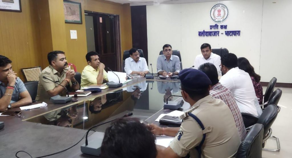 कलेक्टर-एसपी ने संयुक्त बैठक लेकर की कानून व्यवस्था की स्थिति की समीक्षा,असामाजिक तत्वों के खिलाफ कड़ी कार्रवाई के निर्देश