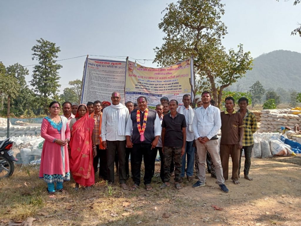 दर्रीपारा और आमदी आदिम जाति सेवा सहकारी समिति के अध्यक्ष ने पद भार ग्रहण किया