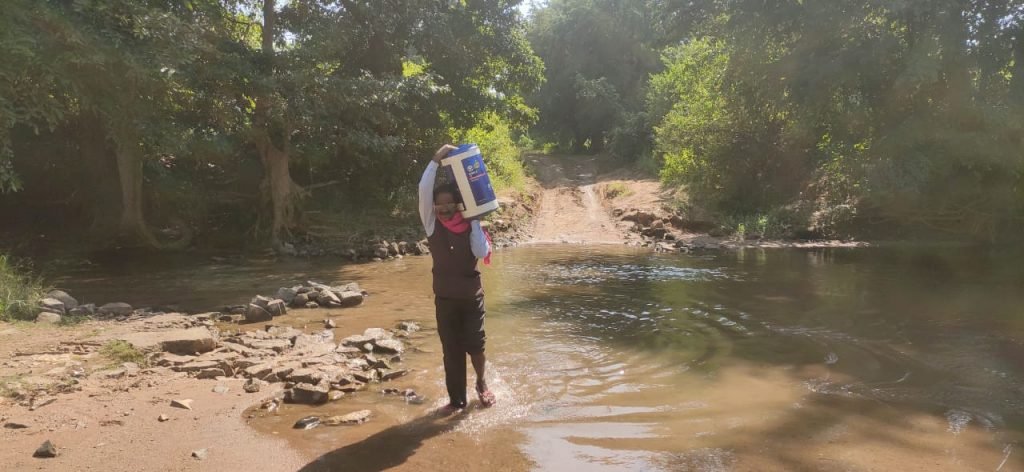 उड़ीसा मार्ग जोड़ने वाली नाला पर पुल निर्माण नहीं होने पर ग्रामीण परेशान