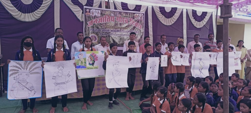 बच्चों ने बनाए जनजाति कला एवं संस्कृति पर मनमोहक चित्र