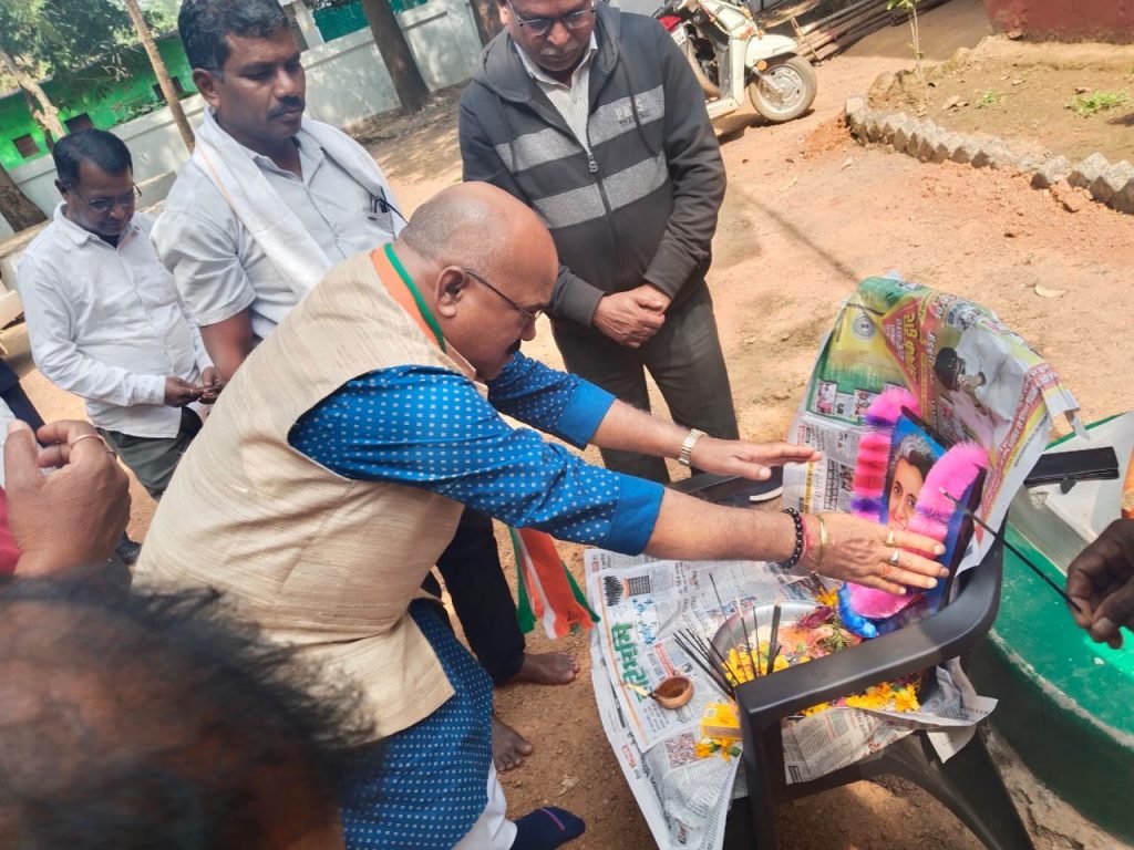 पूर्व प्रधानमंत्री इंदिरा गांधी की 105 वीं जयंती पर विधायक नाग ने किया नमन