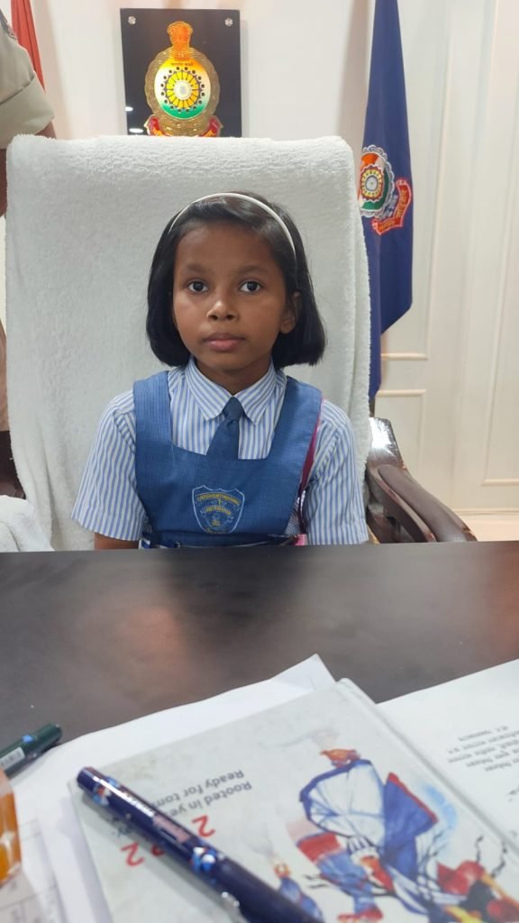 बालिका कुमारी काव्या शर्मा बनी एक दिन के लिए विशेष रूप से पुलिस अधीक्षक जिला बलौदाबाजार-भाटापारा