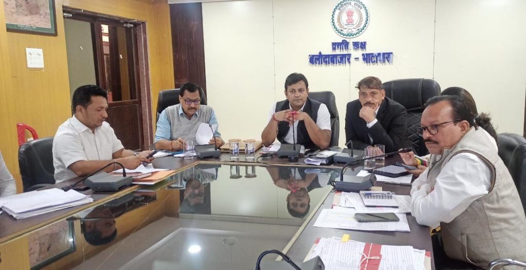 फ्लैगशिप योजनाओं का सफल क्रियान्वयन जिला प्रशासन की सर्वाेच्च प्राथमिकता,गौठानों में शत प्रतिशत हो गोबर की खरीदी-कलेक्टर