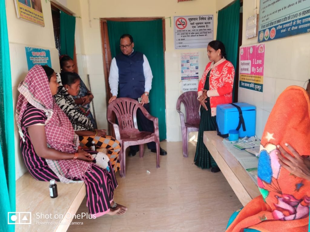 सीएचएमओ एवं डीपीएम ने किया अस्पतालों का किया औचक निरीक्षण