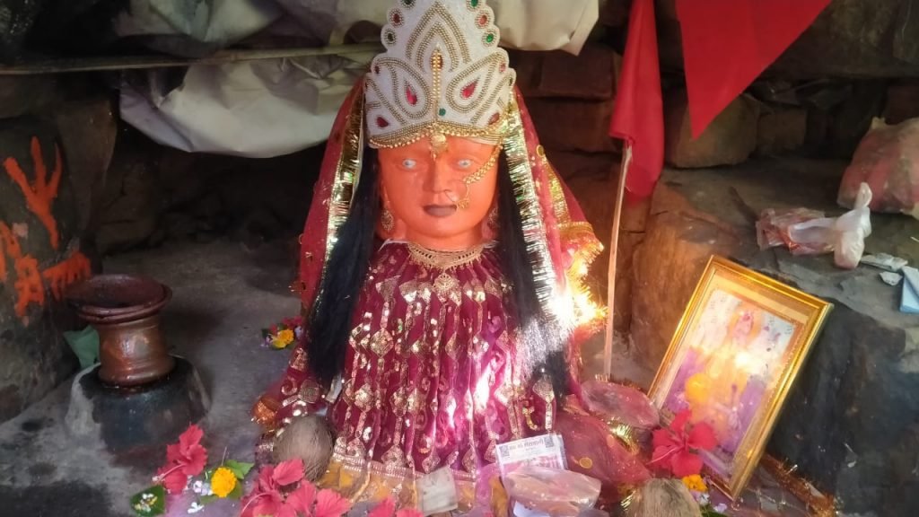 पर्यटक स्थल झरझरा मंन्दिर में बिजली सड़क सीएम से मांग रखेंगें