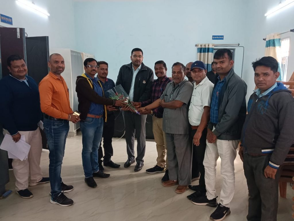 बीएम ओ डॉ राकेश प्रेमी को लवन से कार्यमुक्त कर नवीन खण्ड चिकित्सा अधिकारी बलौदाबाजार डॉ अभिजीत बनर्जी को दिया गया प्रभार, खबर का हुआ असर ,कर्मचारियों ने मीडिया का जताया आभार ।