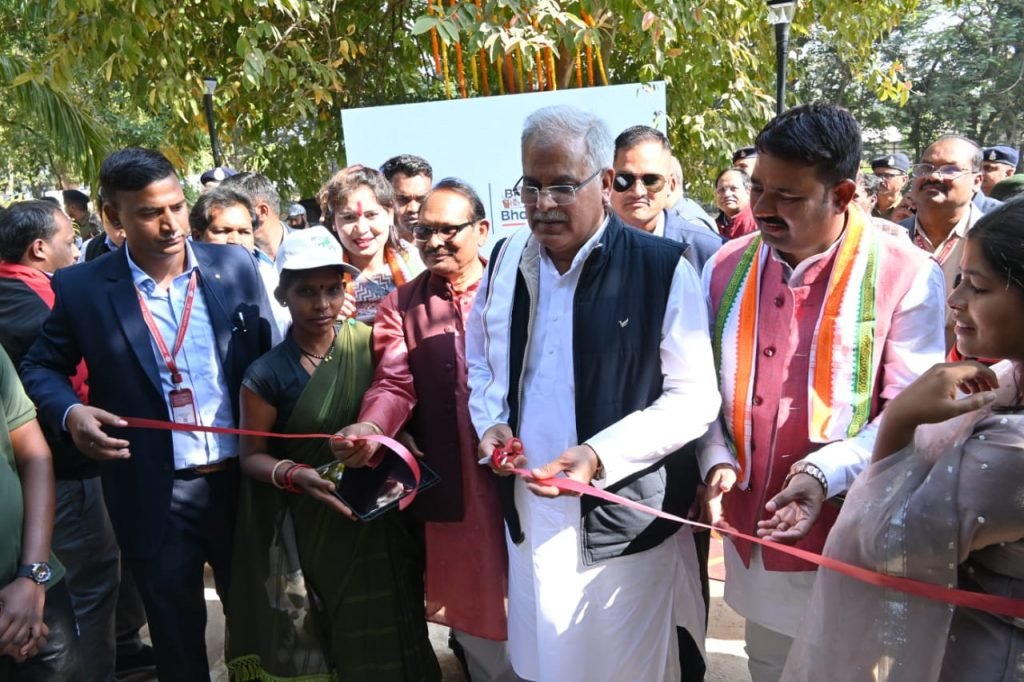 मुख्यमंत्री ने बिलाईगढ़ विधानसभा के सोनाखान में किया 99 करोड़ 36 लाख रूपए के 73 विकास कार्यों का भूमिपूजन एवं 26 करोड़ 39 लाख रूपए के 7 विकास कार्यों का किया लोकार्पण