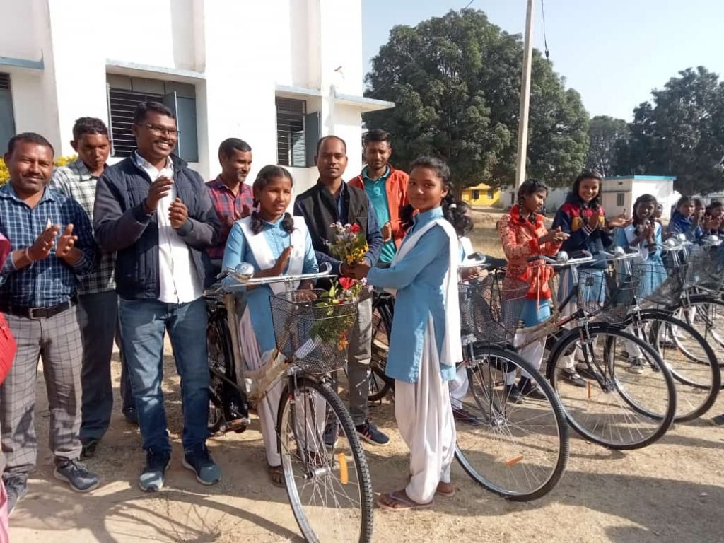 छात्राओं को किया गया साइकिल वितरण