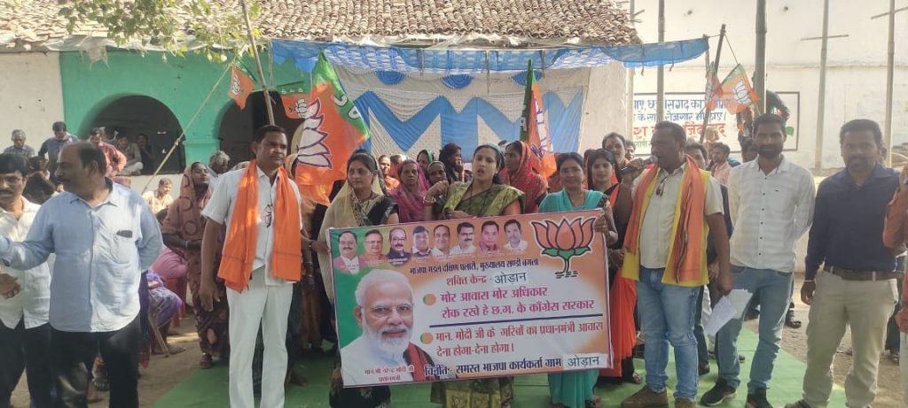 ओड़ान एवं धौराभाठा में प्रधानमंत्री आवास के लिए निकाली रैली, हितग्राहियों का भरा पर्चा ।