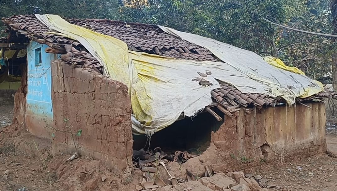 सुखदास का जर्जर आवास