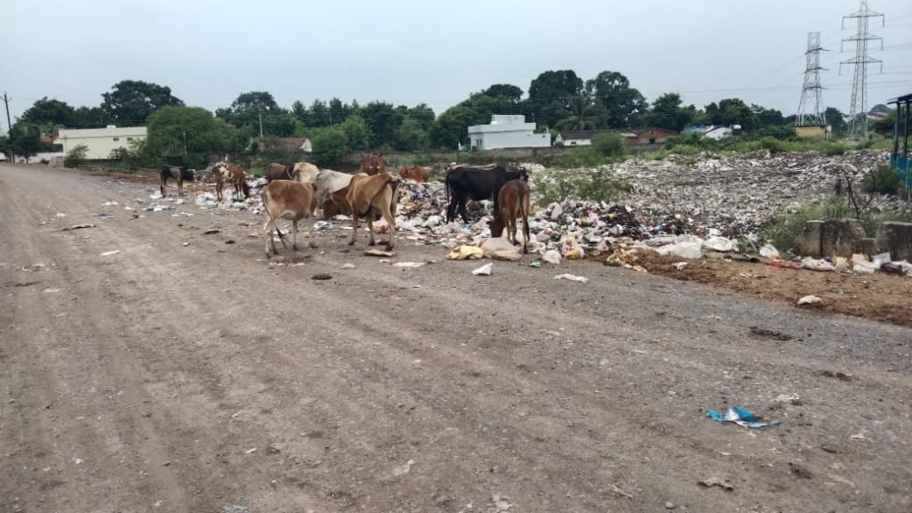 बैनर पोस्टर होडिंग के कारण यातायात प्रभावित