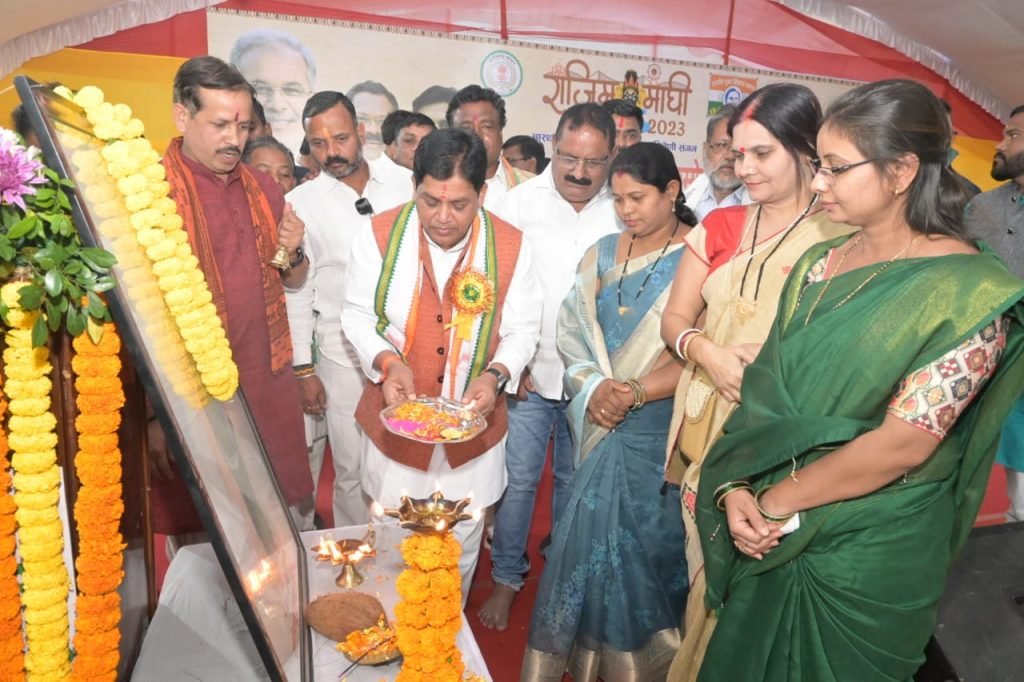 युवा मितान क्लब सम्मेलन में पहुंचे नगरीय प्रशासन मंत्री डॉ. डहरियाविभिन्न विकास कार्यों का भूमिपूजन एवं लोकार्पण किया