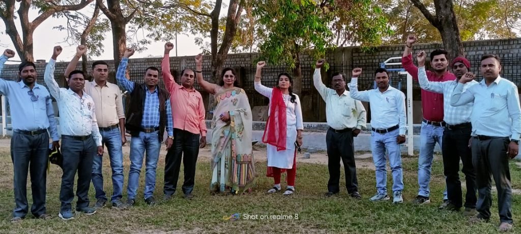 ब्लॉक -बलौदाबाजार के सभी सहायक शिक्षक व प्रधान पाठक 6 फरवरी से अनिश्चित कालीन हड़ताल में होगा शामिल व बनी रणनीति