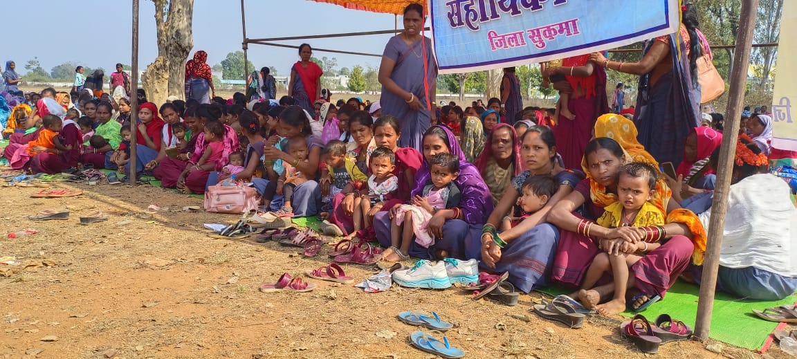 आंगनबाड़ी कार्यकर्ता व सहायिकाओं ने शुरू की अनिश्चितकालीन हड़ताल 