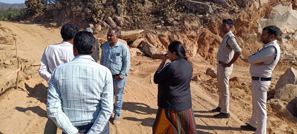 पासल स्थित हाइड्रा पावर प्लांट में हुए जांच में मिला रेत का भंडारण जिसकी कोई दस्तावेज नही दिखा पाई कंपनी ..