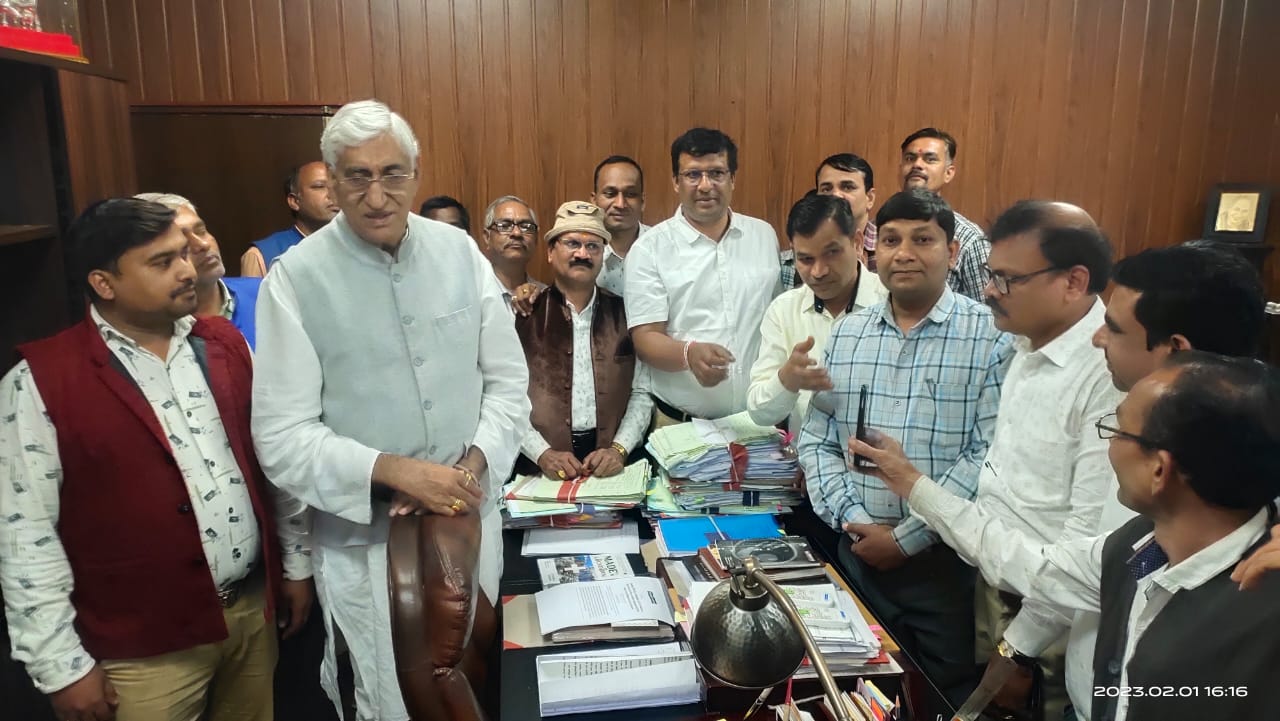 इलेक्ट्रो होम्योपैथिक चिकित्सक संघ छत्तीसगढ़ ने स्वास्थ्य मंत्री को सौंपा ज्ञापन