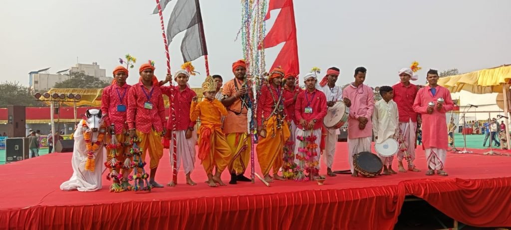 अर्जुन धनंजय के दोहे से गूंजा राज्य स्तरीय युवा महोत्सव