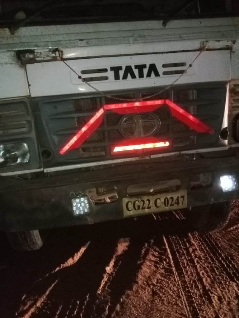 कलेक्टर रजत बंसल के रडार में जिले का रेत खदान ,परसापाली रेत घाट में भुनेश्वर बंजारे का जेसीबी ,हाइवा पर हुआ कार्रवाई।