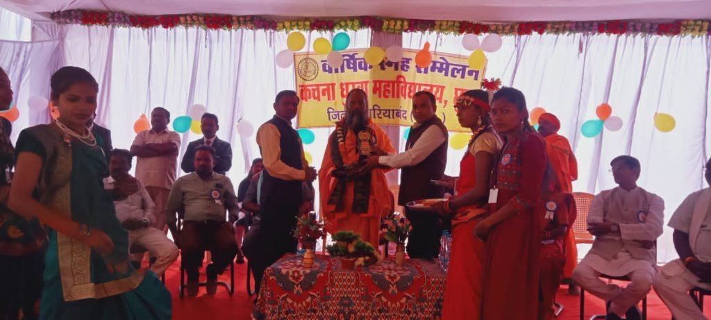 निजी कचना धुरुवा महाविद्यालय मेंवार्षिक स्नेह सम्मेलन का कार्यक्रम सम्पन्न हुआ