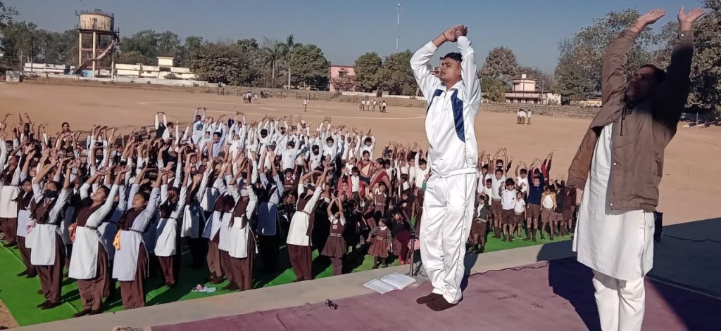 विद्यार्थियो के सर्वांगीण विकास में योग की है बड़ी भूमिका