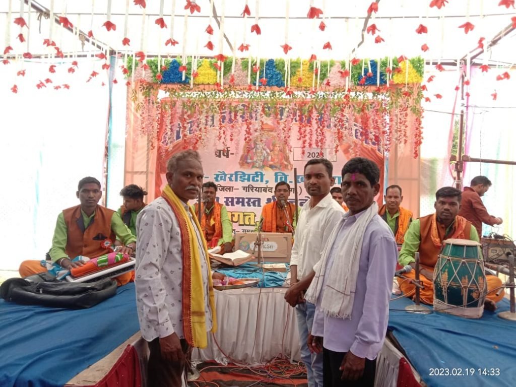 खैरझिटी में श्रीराम चरित्र मानस गान सम्मेलन में शामिल हुए इंटक ब्लांक अध्यक्ष व राजीव युवा मितान क्लब अध्यक्ष पुनितराम ठाकुर