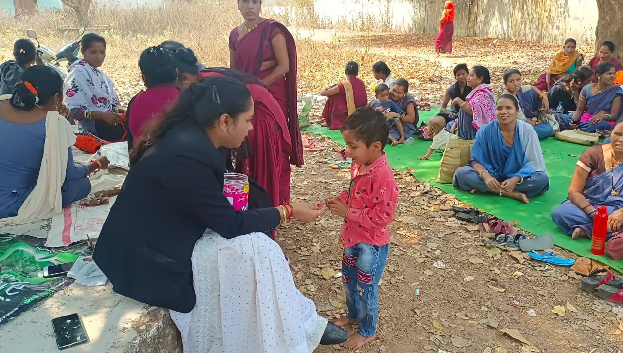आंगनबाड़ी कार्यकर्ता व सहायिकाओं को ठगना बंद करे सरकार-दीपिका