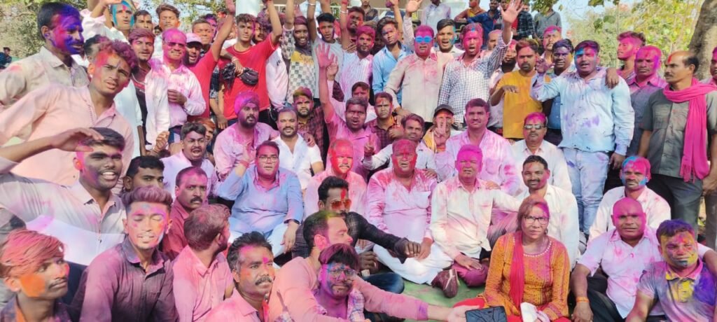 होली मिलन समारोह के बहाने फिर उठी स्थानीय प्रत्याशी की मांग
