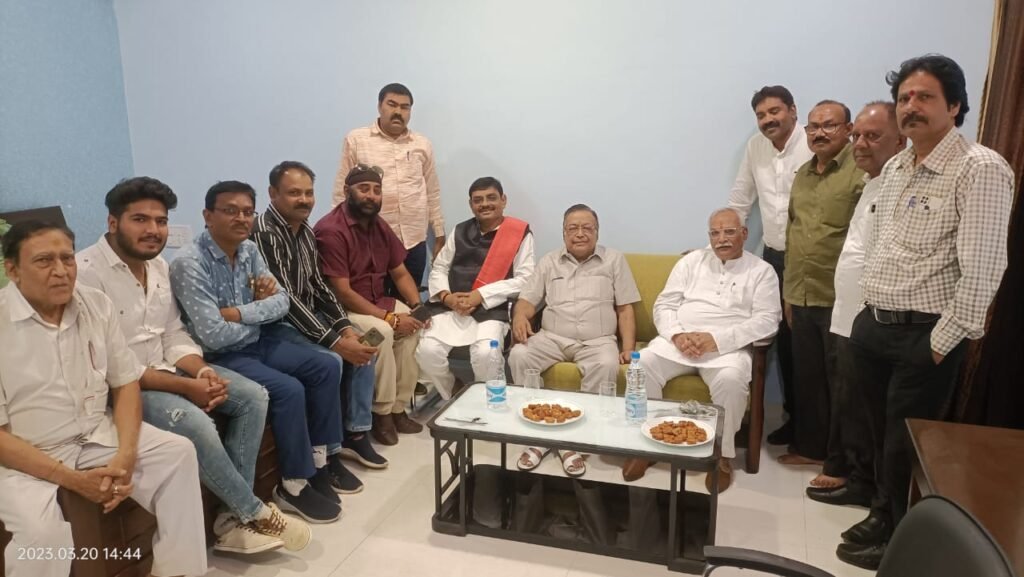 राजकमल सिंघानिया भाटापारा प्रवास के दौरान कांग्रेस कार्यकर्ताओं से मिलकर चर्चा किये।।