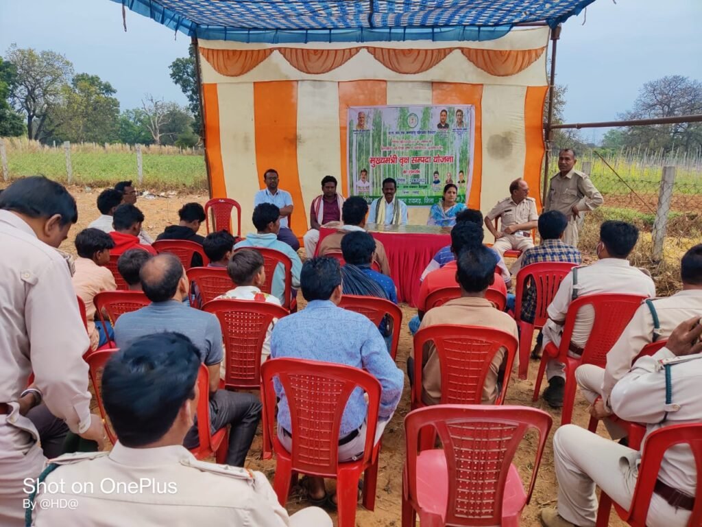 वन विभाग ने बैहामुड़ा में 5 सौ पौधे लगाकर मनाया विश्व वानिकी दिवस