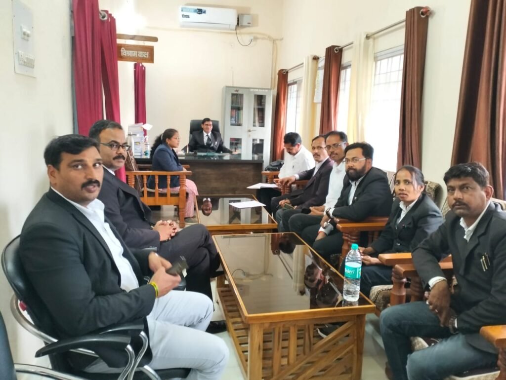 विधिक सेवा के पैनल अधिवक्ताओं की जिला न्यायाधीश ने ली बैठक