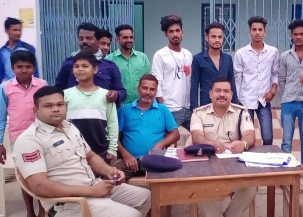 संवेदनशील ए एस आई नरेन्द्र मार्कण्डेय एवं प्रधान आरक्षक विनोद बांधे का सार्थक पहल।