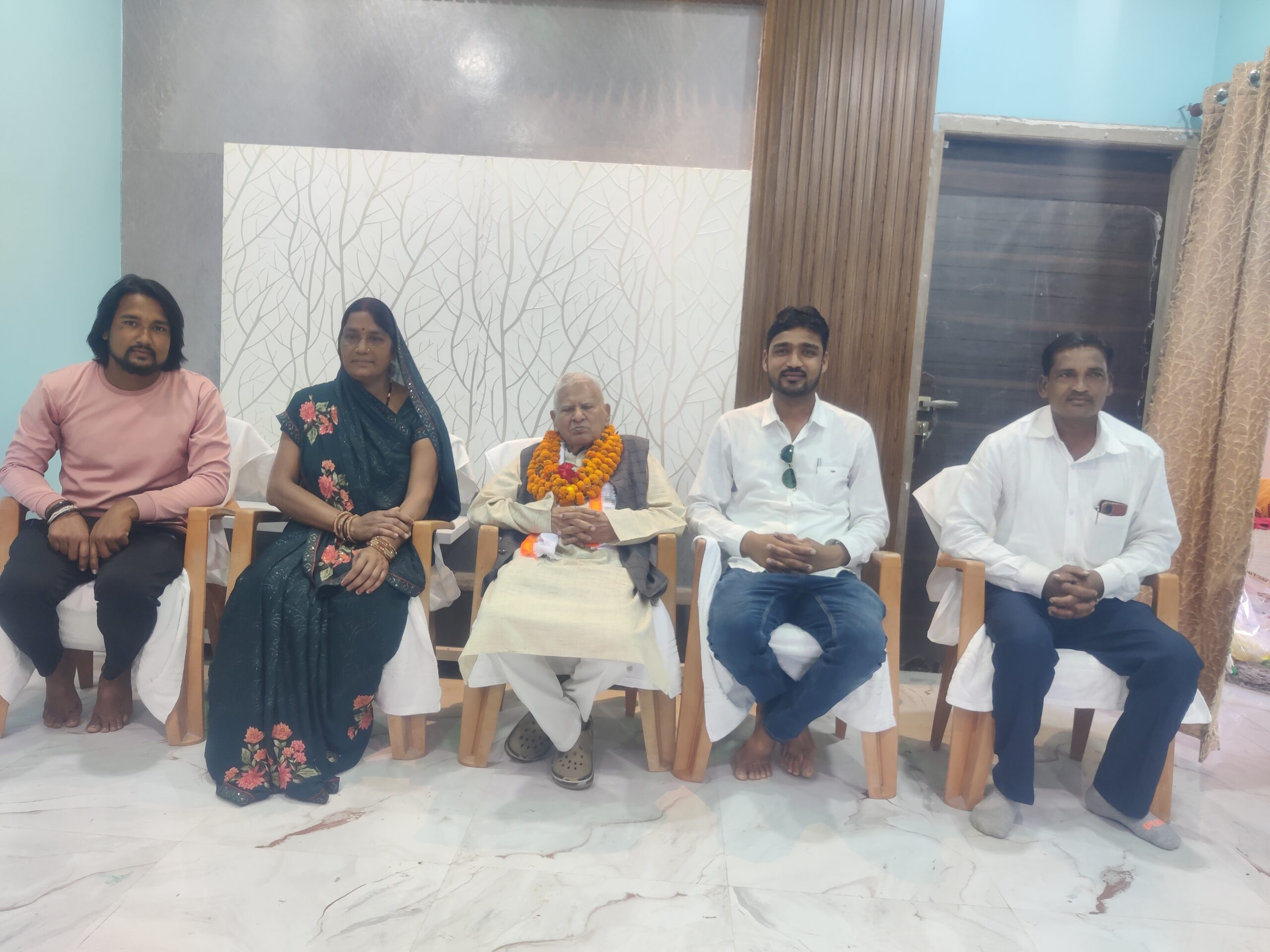 सीएम के पिता नन्दकुमार बघेल का सक्ति एकदिवसीय दौरा , भातमाहुल सरपंच के घर निजी कार्यक्रम में हुए शामिल