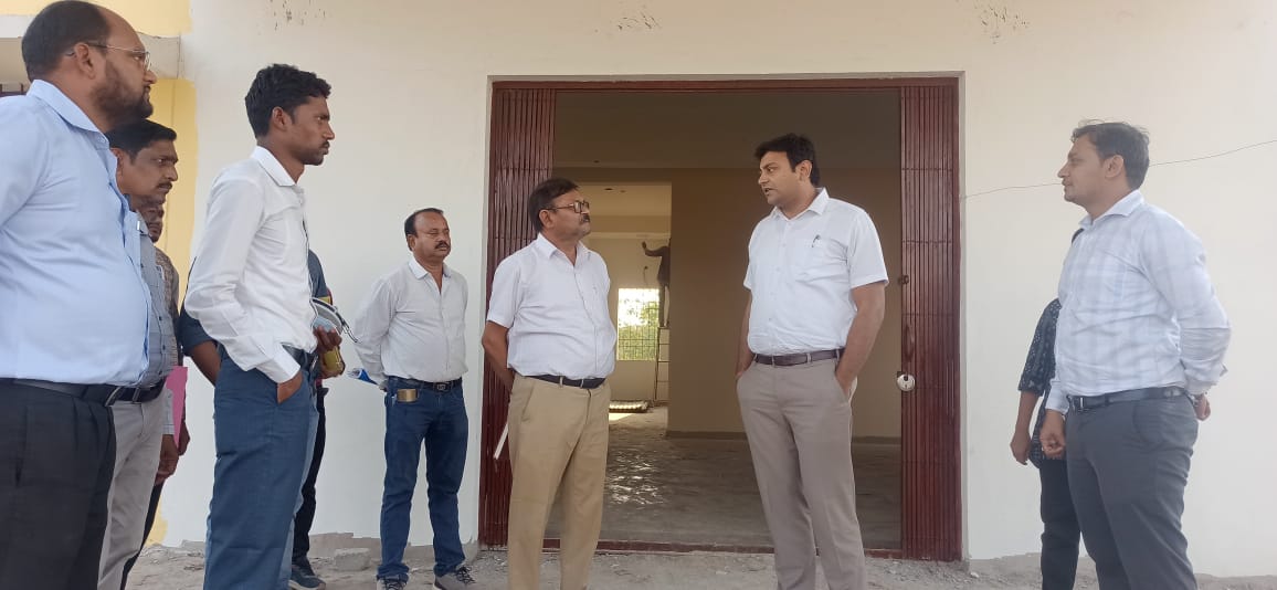 नवोदय विद्यालय लवन के छात्र-छात्राओं ने किया कलेक्टर का आत्मीय स्वागत,अर्बन स्वास्थ्य केंद्र के लिए किया गया जगह का चिन्हांकन ।