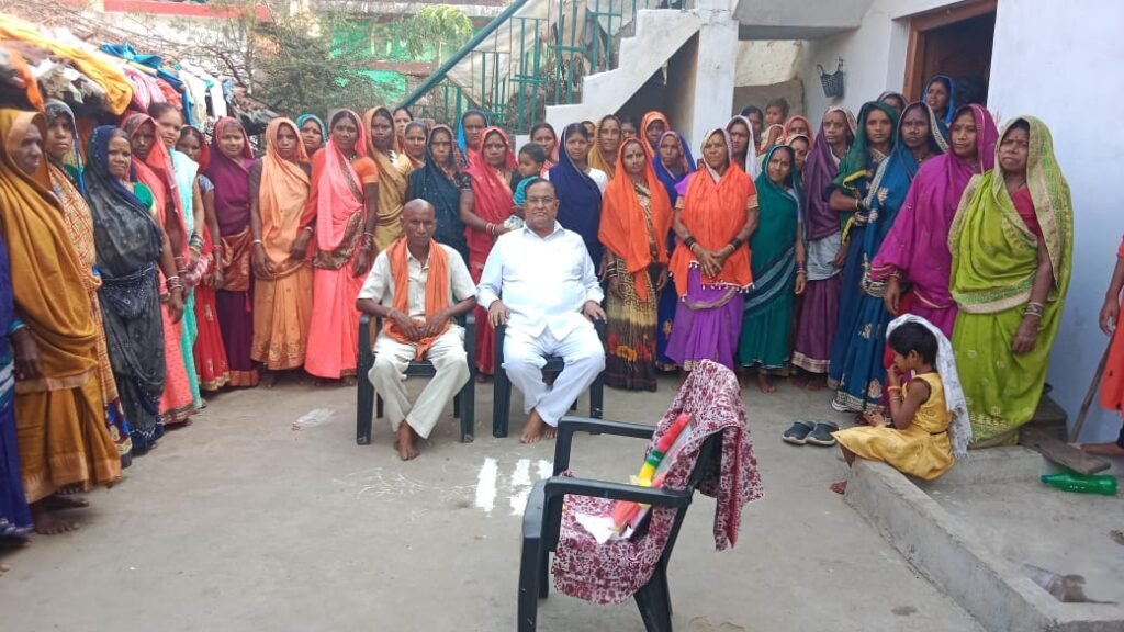 जीवन पटेल अमलकुंडा के यहां दशगात्र कार्यक्रम में शामिल हुए पूर्व विधानसभा अध्यक्ष