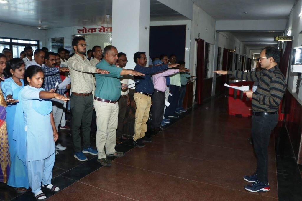 झीरम श्रद्धांजलि दिवस पर जिला कार्यालय में 2 मिनट का मौन धारण कर दी गई श्रद्धांज