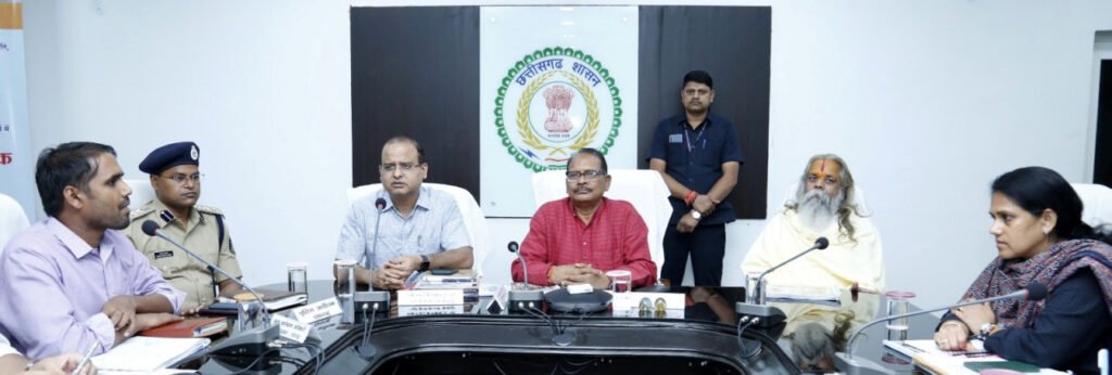 प्रभारी मंत्री डॉ.टेकाम ने ली विभागीय अधिकारियों की समीक्षा बैठक