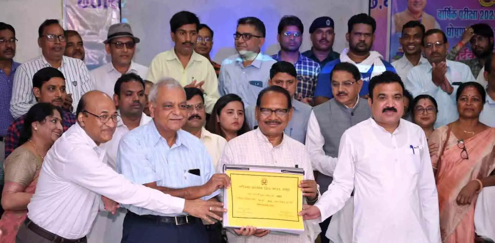 छत्तीसगढ़ बोर्ड के नतीजों में लड़कियों ने लड़कों को पछाड़ा