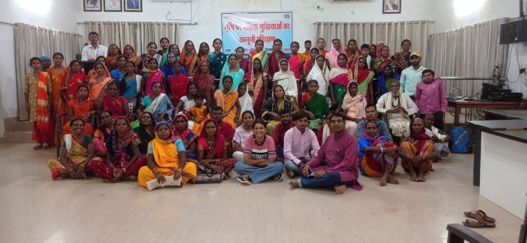 लोक आस्था सेवा संस्थान द्वारा ओमेनिटी फाउंडेशन के सहयोग से एक दिवसीय कानूनी प्रशिक्षण ऑक्सन हाल गरियाबंद में सम्पन्न हुआ