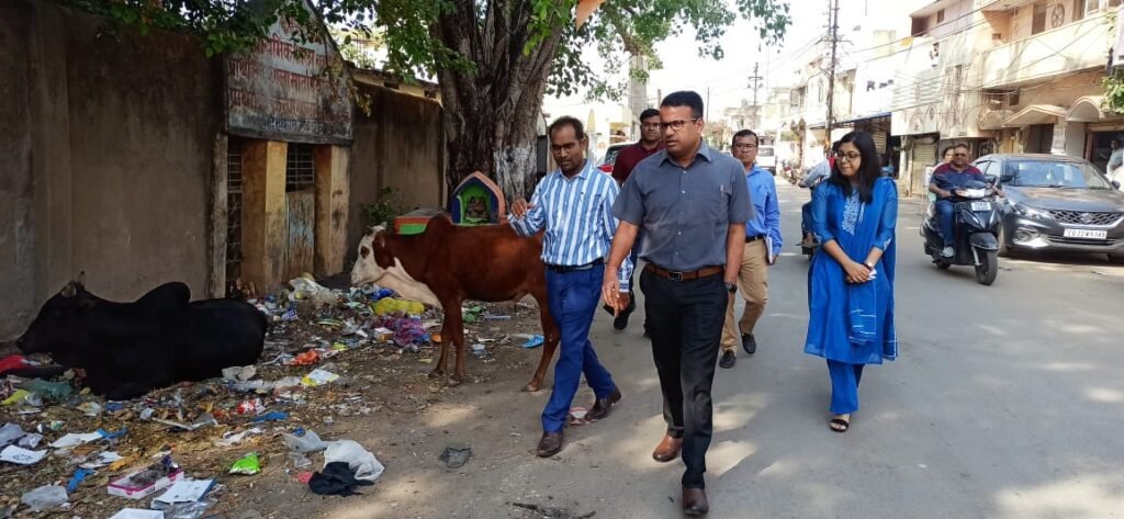 व्यवस्थाओं का जायजा लेने कलेक्टर पहुँचे भाटापारा नगर, आधा दर्जन से स्थलों का किया आकस्मिक निरीक्षण
