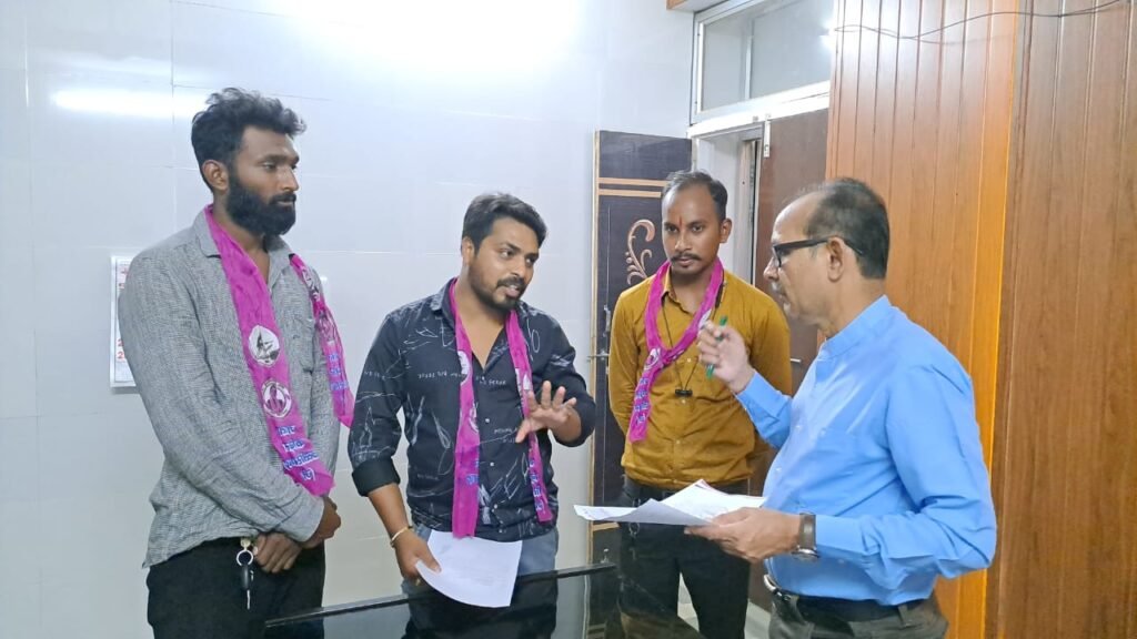 जोगी कांग्रेस जिलाध्यक्ष शमसुल आलम ने मुख्य चिकित्साधिकारी को सौंपा ज्ञापन