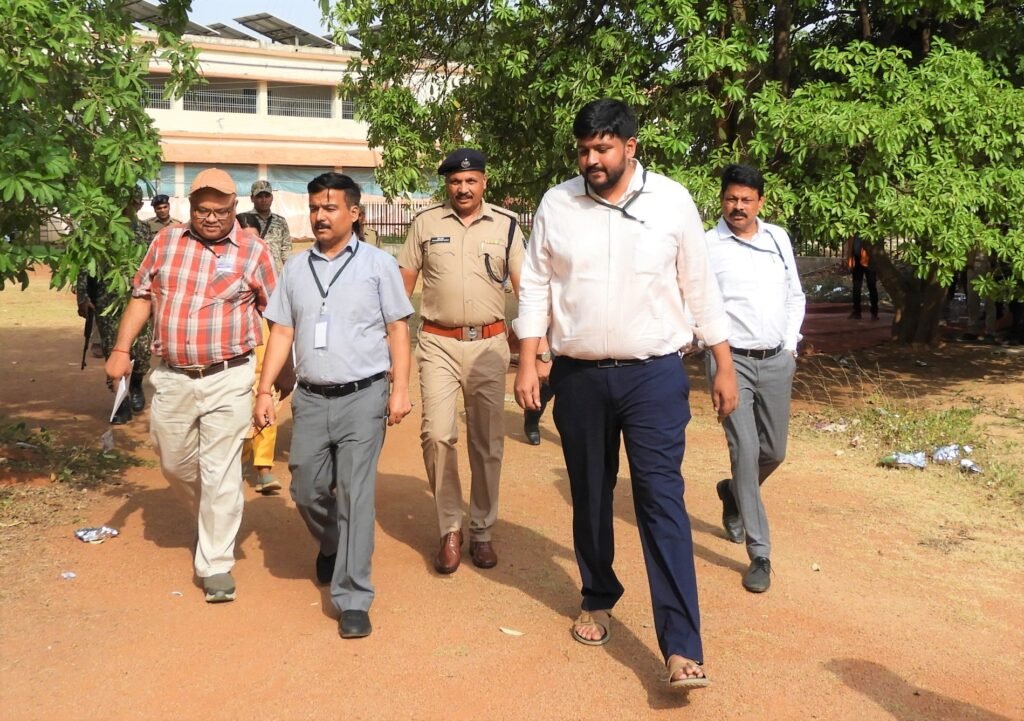 भारत निर्वाचन आयोग के अधिकारियों द्वारा एफएलसी कार्यक्रम का लिया गया जायजा