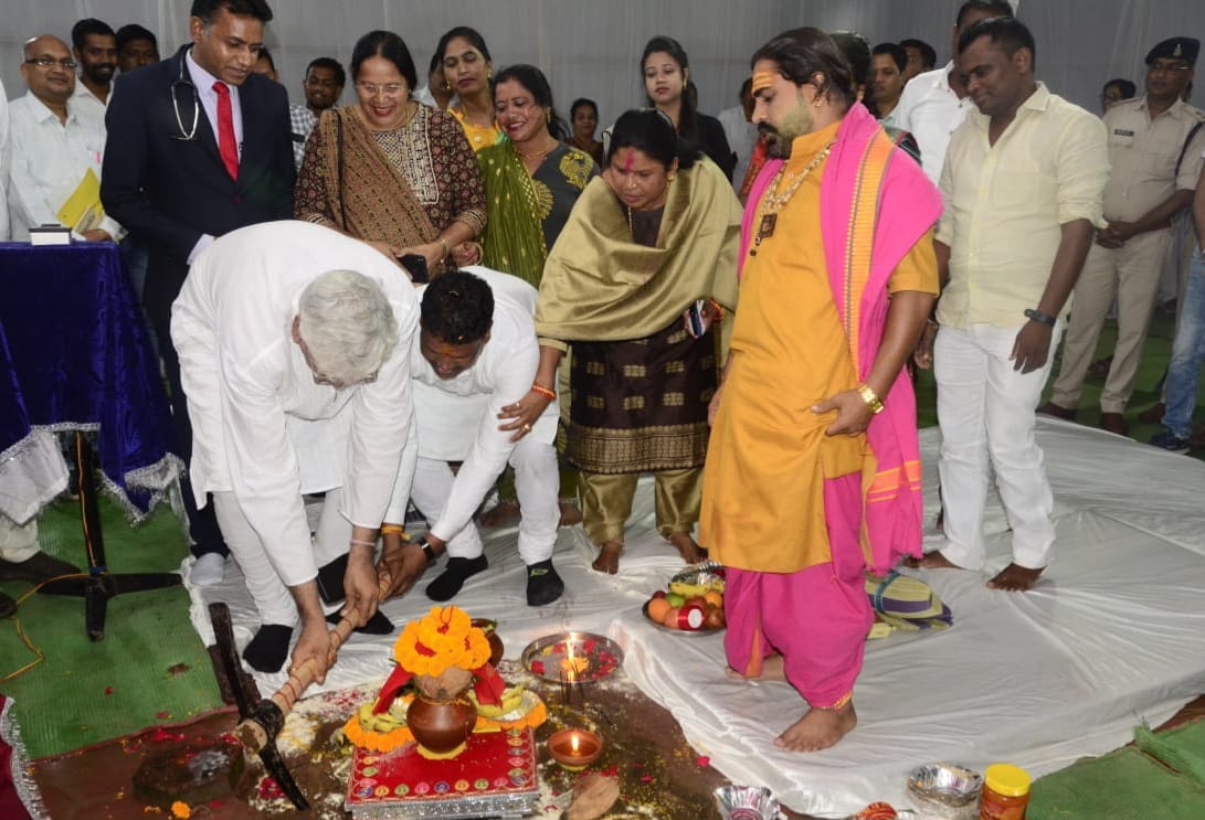 स्वास्थ्य मंत्री टी.एस. सिंहदेव ने जगदलपुर मेडिकल कॉलेज में 50 बिस्तर क्रिटिकल केयर हेल्थ ब्लॉक का किया भूमिपूजन